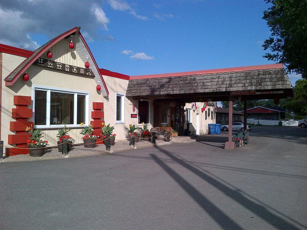 Hotel-Motel Coconut Trois-Rivières エクステリア 写真